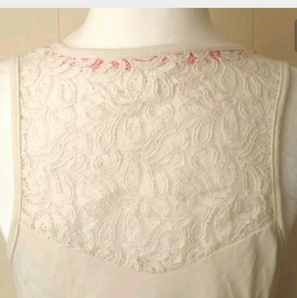 ❌❌❌❌SOLD❌❌❌❌ Fringe Top Crochet Back - Picture 3 of 6